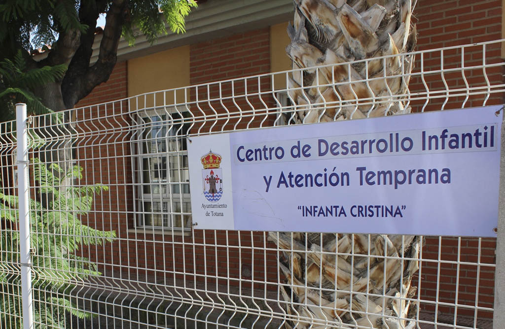 Ayuntamiento e IMAS suscriben un convenio para el mantenimiento de programas en el Centro de Atención Temprana.